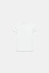 Camiseta de manga corta y cuello redondo, confeccionada en tejido de canalé con mezcla de algodón, con ajuste slim fit.