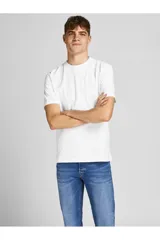 Camiseta blanca de manga corta y cuello redondo, corte relajado.