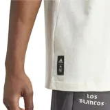 Remera blanca de algodón Adidas, con cuello redondo y mangas cortas. Estampado frontal con la leyenda "-LOS BLANCOS-" en color gris.
