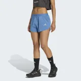 Short deportivo Adidas de running, color azul, con cintura elástica y cordón de ajuste. Presenta logo reflectivo en la pierna y aberturas laterales para mayor movilidad.