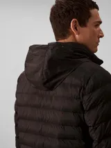 Campera puffer de peso medio Calvin Klein, color negro, con diseño acolchado, cuello alto y cierre frontal de cremallera. Presenta el logo de la marca estampado en el pecho.