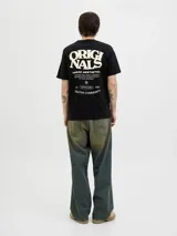 Remera negra de algodón con cuello redondo, manga corta y fit relajado. Presenta un pequeño estampado en el pecho con la inscripción "Originals".