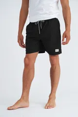 Bermuda de baño negra con cordón ajustable en la cintura y etiqueta con logo en la pierna.