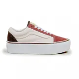 Championes Vans modelo Old Skool Stackform con plataforma alta. Presentan un diseño multicolor en tonos crema, terracota y marrón, confeccionados en una combinación de lona y gamuza. Incluyen la icónica banda lateral de la marca y cordones blancos.