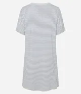 Camisón de manga corta con estampado de rayas horizontales finas y diseño frontal del personaje Miffy. Confeccionado en tejido de viscolycra, presenta cuello redondo y un corte cómodo ideal para el descanso.