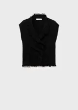 Top negro de tweed sin mangas, con escote en V, diseño cruzado y terminaciones deshilachadas.