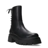 Botas de caña media color negro, con suela track de plataforma y taco cuadrado. Presentan un diseño acordonado en la parte posterior y cierre lateral.