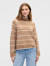 Buzo de punto con cuello alto, diseño estampado estilo fairisle con rayas horizontales y puntos en tonos tostado y blanco. Presenta mangas largas con puños acanalados y ruedo recto.