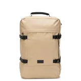 Mochila de viaje color negro, con diseño funcional y compartimentos optimizados. Incluye compartimento acolchado para laptop, panel trasero transpirable, correas ajustables con hebillas laterales y asa superior reforzada.