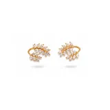 Par de caravanas en forma de hoja de olivo, confeccionadas en acero dorado con incrustaciones de zirconia en corte marquise.