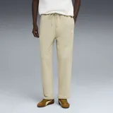 Pantalón de jogging Puma de corte relajado, color tostado, con cintura elástica ajustable mediante cordón y bolsillos laterales.