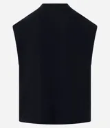 Musculosa sin mangas negra, corte boxy, con cuello redondo y estampa frontal en blanco con tipografía estilo gótico y el logo 'NYX' en un círculo.