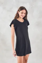 Vestido corto negro de algodón con mangas cortas con volados.