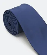 Corbata clásica de color gris oscuro con acabado satinado y textura sutil. Diseño elegante y versátil, ideal para eventos formales.