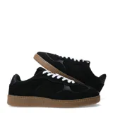 Championes de mujer con capellada texturada de pelo sintético con estampado de leopardo. Presentan cordones negros, detalles laterales en material sintético blanco y suela de goma color caramelo.