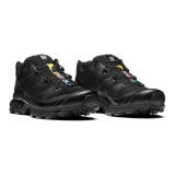 Championes Salomon modelo XT-6 de color negro, diseñados para trail running y uso urbano, con sistema de ajuste rápido Quicklace y suela con gran tracción.