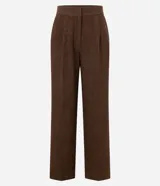 Pantalón de vestir gris con textura tweed, de corte recto, cintura alta con pliegues delanteros y bolsillos laterales.