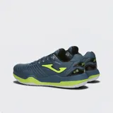 Championes de tenis Joma Point Men, color azul con detalles en verde lima. Diseño técnico con sistema de ventilación VTS, refuerzo de goma PROTECTION en la puntera y suela de caucho DURABILITY para pista dura.