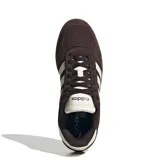 Championes Adidas Breaknet Sleek, color marrón con las tres tiras características de la marca en blanco y suela de goma.