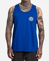 Musculosa azul con pequeño estampado circular en el pecho y diseño sin mangas.