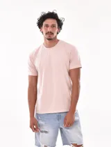 Remera de manga corta, cuello redondo y calce regular, color gris con efecto gastado o lavado.