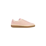Zapatillas urbanas Loro Piana de diseño bajo y cordones, confeccionadas en gamuza color rosado, con suela de goma translúcida en tono caramelo.