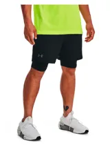 Short deportivo 2 en 1 Under Armour, compuesto por un short exterior tejido ultraligero y un short de compresión integrado. Presenta paneles perforados para ventilación, bolsillos laterales y cintura con cordón ajustable.