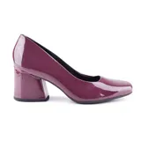 Zapato de vestir Usaflex Mudin de charol color borgoña, con punta cuadrada y tacón bloque.