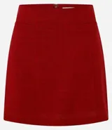Minifalda roja de viscosa y lino, corte recto, con detalle de bolsillo falso en la parte delantera.