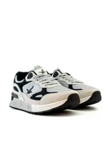 Championes deportivos Santa Barbara modelo Roma, en combinación de colores gris, blanco y negro con detalles en azul oscuro. Presentan capellada de malla y refuerzos sintéticos, pasador de cordones grises y suela chunky con diseño texturizado.