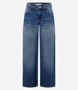 Pantalón wide leg de tiro bajo confeccionado en jean de algodón, con diseño de piernas amplias y bolsillos delanteros y traseros.