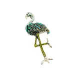 Broche en forma de flamenco hecho en metal esmaltado con detalles en strass color verde y celeste.