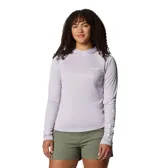 Remera de manga larga con capucha cruzada, confeccionada en tejido técnico con tecnología Omni-Wick para absorción de humedad y Omni-Shade con protección solar UPF 40. Presenta diseño de ajuste activo, orificios para los pulgares en los puños y logo de la marca estampado en el pecho y en la manga.