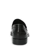 Mocasines Hush Puppies modelo Lucanos, de cuero color negro, con diseño clásico de antifaz y suela de goma.
