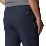 Pantalón de corte recto en color azul marino, con diseño funcional que incluye bolsillos laterales, bolsillos de seguridad con cierre y bolsillo específico para herramientas. Confeccionado con tecnología de protección solar UPF 50.