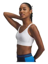 Top deportivo Under Armour modelo Infinity Mid 2.0, color blanco, de sujeción media, con tirantes ajustables y paneles laterales de malla.