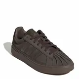Championes Adidas Streettalk de color marrón, con diseño urbano, exterior de gamuza y detalles sintéticos, puntera clásica con relieve y suela de goma.