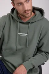 Canguro verde oliva de manga larga con capucha, corte relajado y bolsillo tipo canguro. Estampado con el texto "Originals Studio" en el pecho.