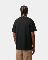 Remera de manga corta Carhartt WIP modelo S/S Chase, color verde militar, con cuello redondo y pequeño logo bordado en el pecho.