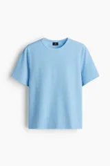 Remera de manga corta confeccionada en tejido de punto waffle de peso medio, con cuello redondo acanalado y bajo recto. Presenta un corte estándar.