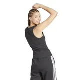 Musculosa deportiva Adidas de corte ajustado, color negro con logo lineal de la marca estampado en blanco en el centro del pecho.