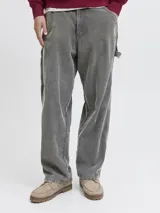 Pantalón de corte wide leg confeccionado en corderoy, con tiro alto, bolsillos laterales y cierre frontal con cremallera.