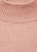 Jersey de punto de manga corta con cuello redondo y diseño recto.