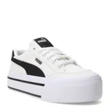 Championes Puma modelo Court Classic Vulc Platforma, de diseño urbano con suela de plataforma elevada. Presentan una capellada de lona blanca con la característica franja lateral de Puma en color negro, cordones al tono y logo de la marca en la lengüeta y el lateral.