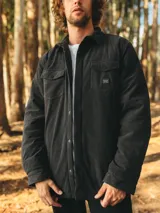 Camisa overshirt Maui and Sons de corte recto, confeccionada en tejido de cotelé color gris oscuro. Presenta cierre frontal con botones a presión, cuello clásico, dos bolsillos frontales con solapa y bolsillos laterales. Cuenta con interior acolchado de tafeta.
