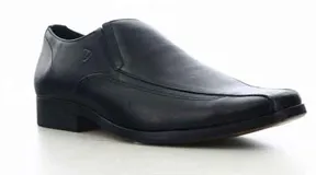 Zapato de vestir Lombardino tipo slip-on, color negro, con diseño de punta cuadrada y costuras decorativas en el empeine.
