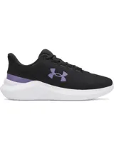 Championes de running Under Armour modelo Phade RN 3, color negro con logo lateral y detalle en el talón en color violeta. Presentan una entresuela blanca de EVA para mayor amortiguación y una parte superior de malla transpirable.