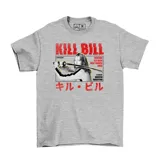 Remera gris de algodón con estampa frontal inspirada en la película Kill Bill, que presenta a la protagonista con una katana y texto en inglés y japonés.