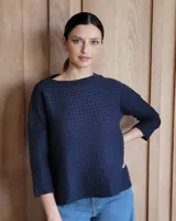 Buzo azul de tejido de punto con cuello redondo y mangas 3/4.