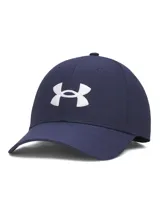 Gorro tipo visera estructurada Under Armour modelo M Drive Low Adj, color azul marino con el logo de la marca bordado en color blanco en el panel frontal.